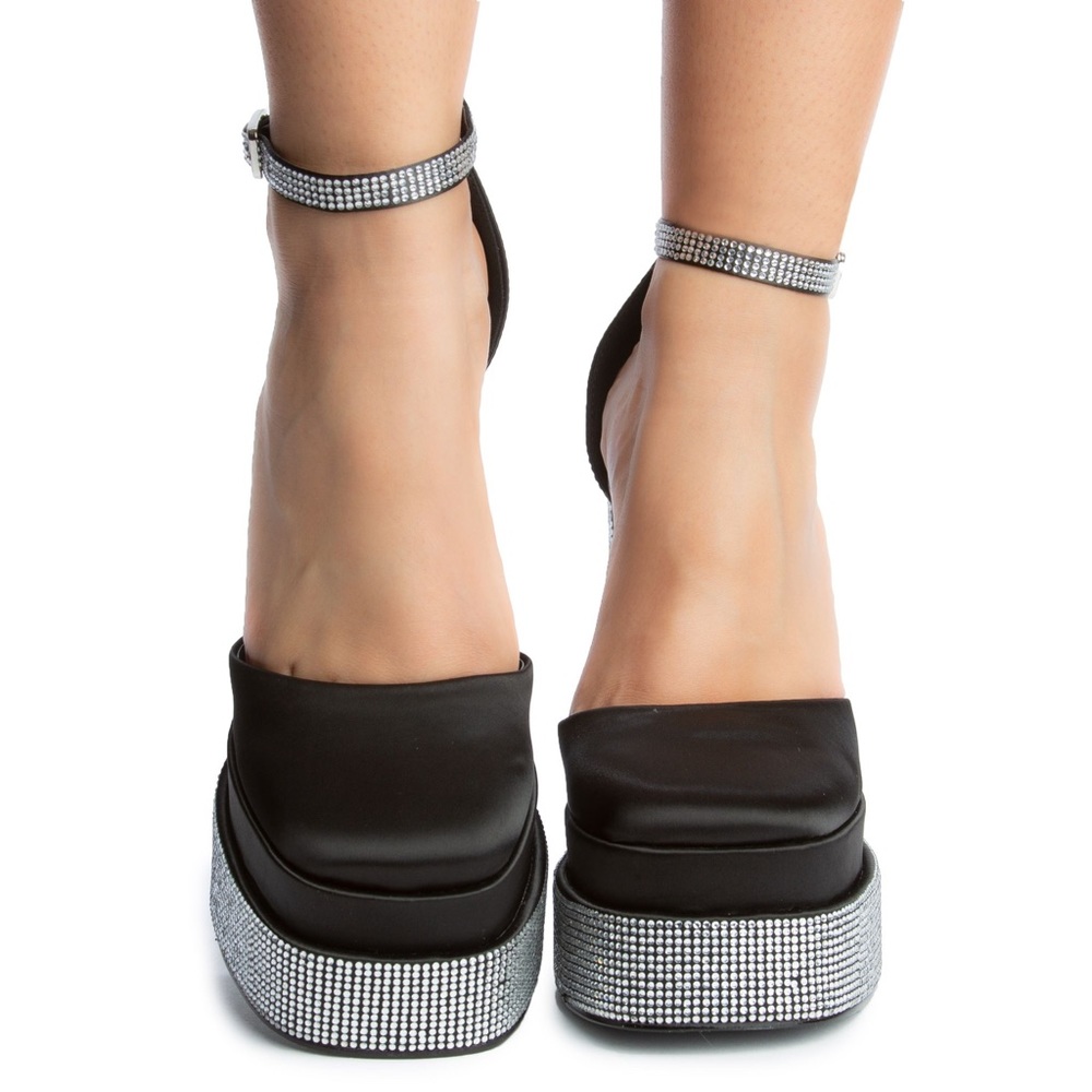 Black Platform studded heels - Picture 6 of 8